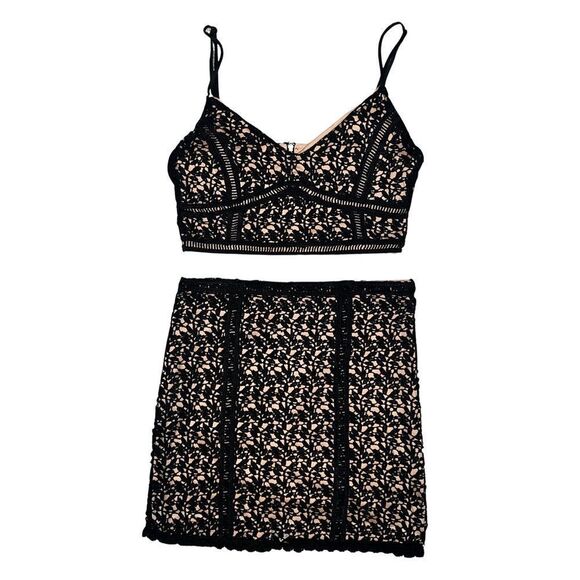 Small 2 piece Set Kendall & Kylie Collection Black Lace Cropped Top & Mini Skirt - Picture 2 of 10